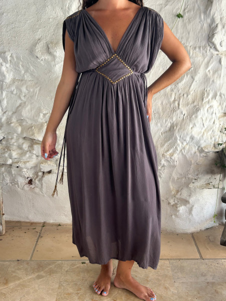 Vestido fluido tachuelas