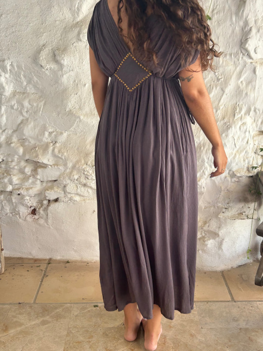 Vestido fluido tachuelas