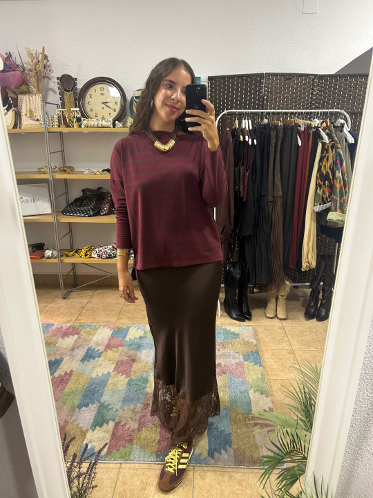 Falda satinada encaje