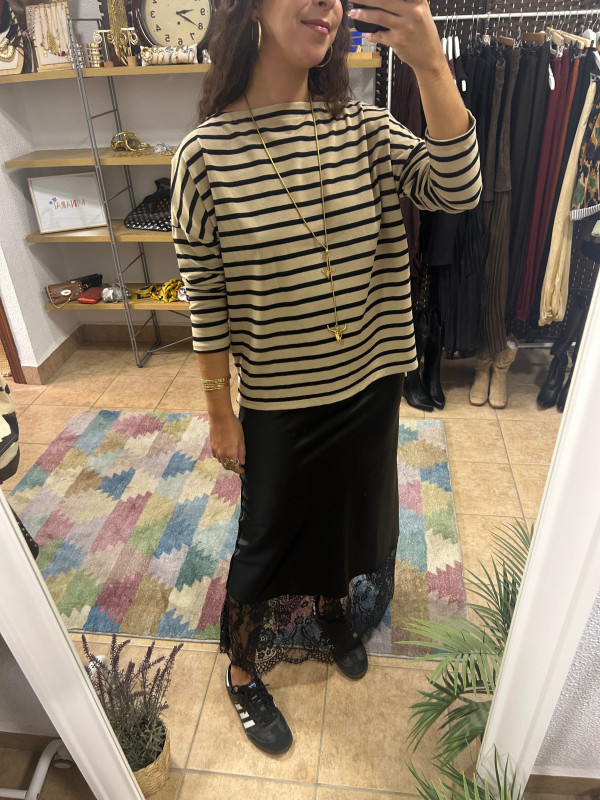 Falda satinada encaje