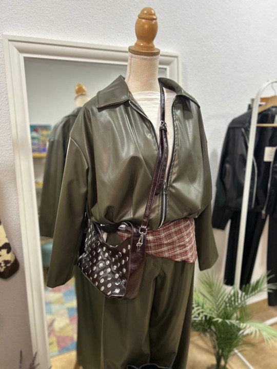 Bolso polipiel tachuelas