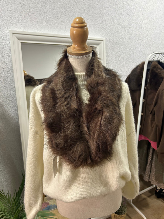 Cuello de pelo sintético