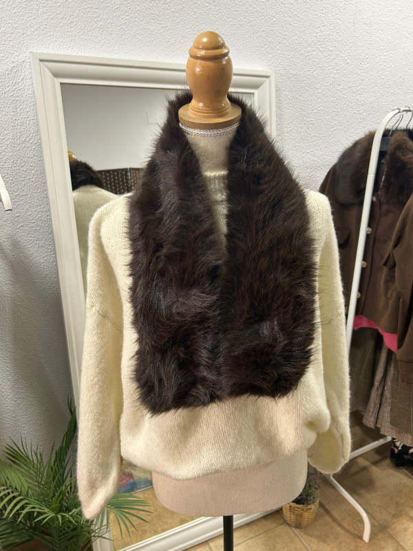 Cuello de pelo sintético