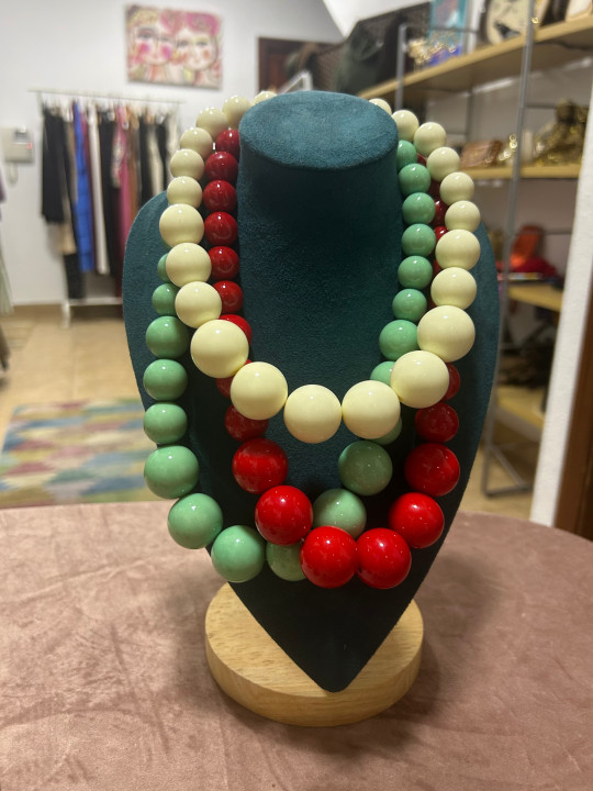 Collar bolas